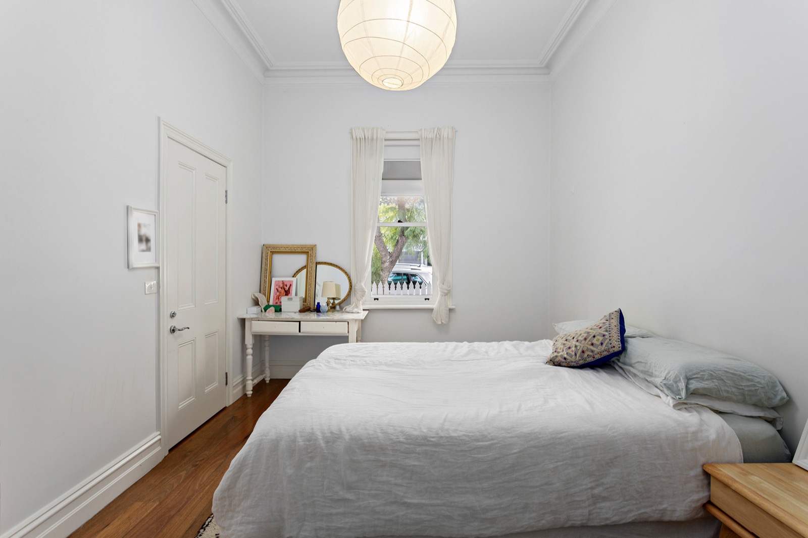 Green Street, interior 4